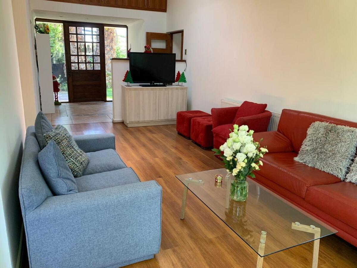 Сasa de vacaciones Casa Vitacura 12p Pool Snow Shopping Clinicas 5 Dorm - 8 Camas *